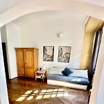 Nerudova 36 *